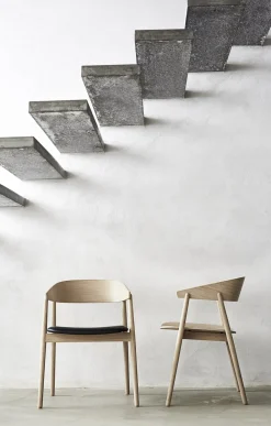 Andersen - Furniture Møbler<AC2 armchair Oak white pigm. lacquer veneer seat