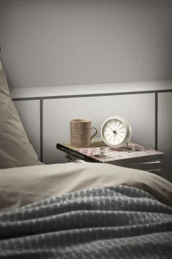 Arne Jacobsen Clocks Ure & Vejrstationer<AJ Bankers bordur hvid/hvid, Ø 11 cm, alarm