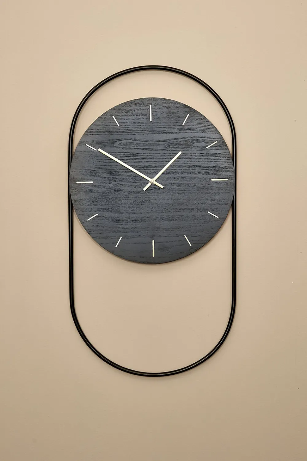 Andersen - Furniture Ure & Vejrstationer<A-Wall Clock - Black with black metal ring