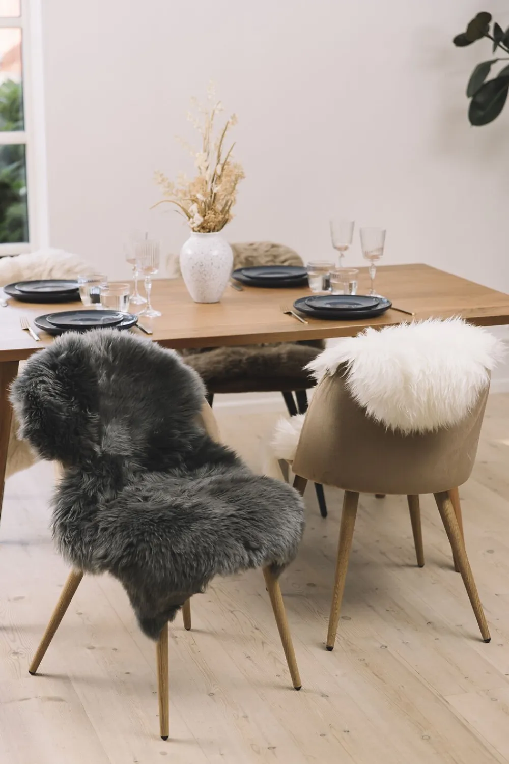 NATURES Collection Skind<90cm-up New Zealand Sheepskin, Long Wool Dark Grey/ 90x60