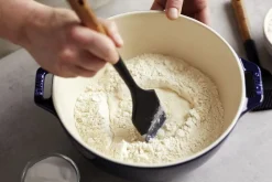 Staub Bageartikler<Dejskraber, 30 cm
