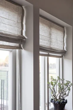 Himla Gardiner<Ebba Roman Blind