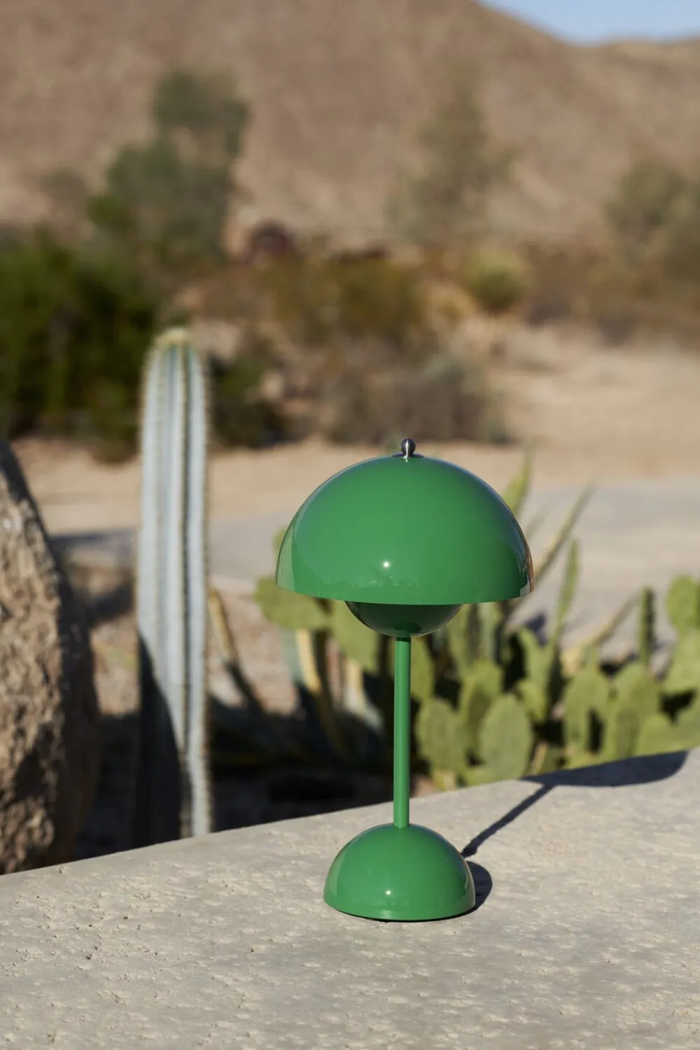 &Tradition Bordlamper|Trådløse Lamper<Flowerpot Portable Lamp VP9, Magnetic Charger Signal green
