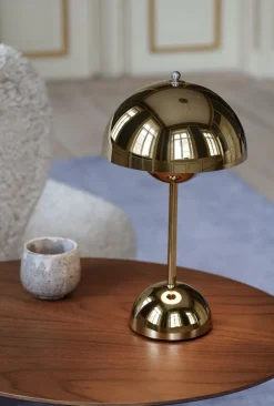 &Tradition Bordlamper|Trådløse Lamper<Flowerpot Portable Lamp VP9, Magnetic Charger Brass-plated