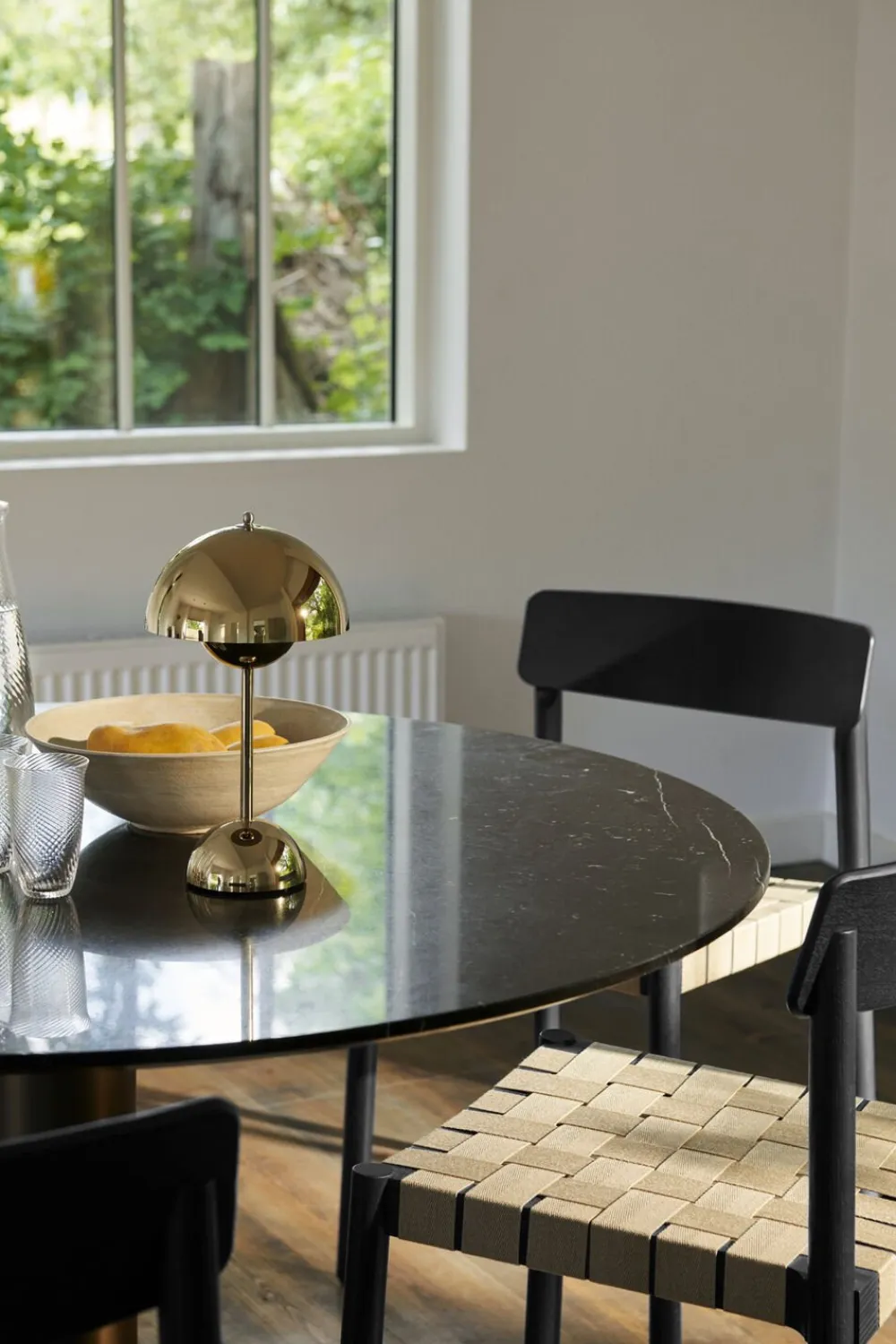&Tradition Bordlamper|Trådløse Lamper<Flowerpot Portable Lamp VP9, Magnetic Charger Brass-plated