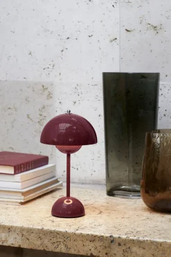&Tradition Bordlamper|Trådløse Lamper<Flowerpot Portable Lamp VP9, Magnetic Charger Dark plum