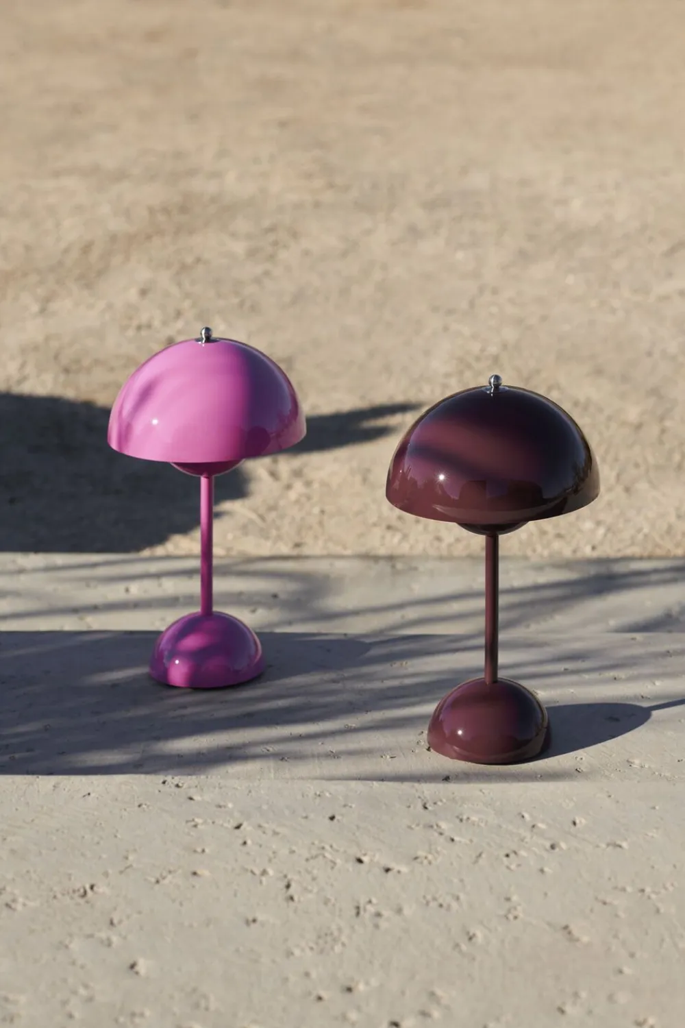 &Tradition Bordlamper|Trådløse Lamper<Flowerpot Portable Lamp VP9, Magnetic Charger Dark plum