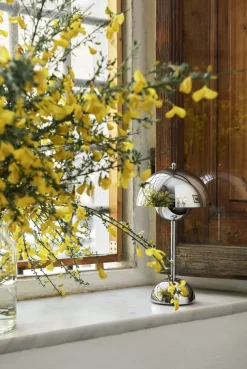 &Tradition Bordlamper|Trådløse Lamper<Flowerpot Portable Lamp VP9, Magnetic Charger Chrome-plated