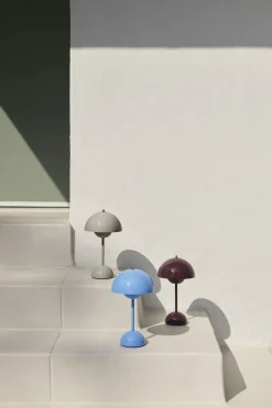 &Tradition Bordlamper|Trådløse Lamper<Flowerpot Portable Lamp VP9, Magnetic Charger Swim blue