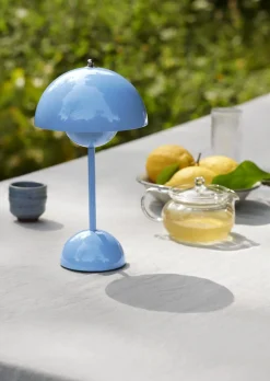 &Tradition Bordlamper|Trådløse Lamper<Flowerpot Portable Lamp VP9, Magnetic Charger Swim blue