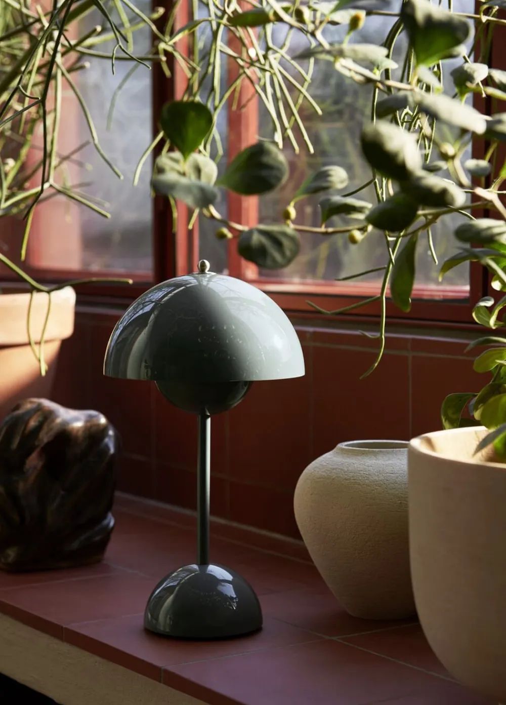 &Tradition Bordlamper|Trådløse Lamper<Flowerpot Portable Lamp VP9, Magnetic Charger Stone