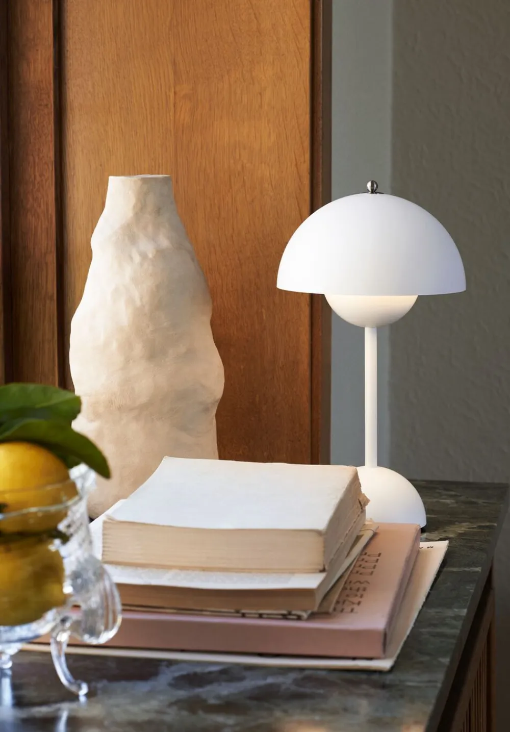 &Tradition Bordlamper|Trådløse Lamper<Flowerpot Portable Lamp VP9, Magnetic Charger Matt white