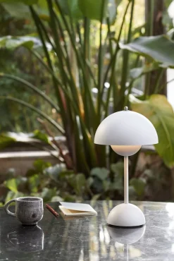 &Tradition Bordlamper|Trådløse Lamper<Flowerpot Portable Lamp VP9, Magnetic Charger Matt white