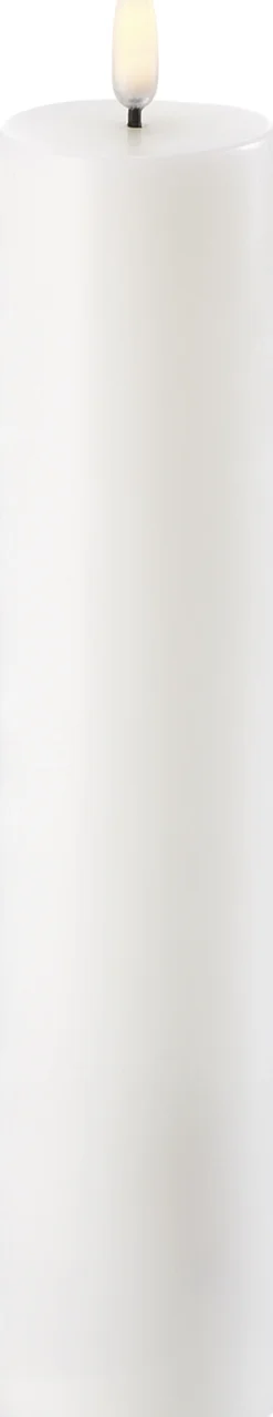 Uyuni Lys & Lysestager|Elektriske Julelys<LED Pillar Candle - Nordic White - 4,8 x 22 cm