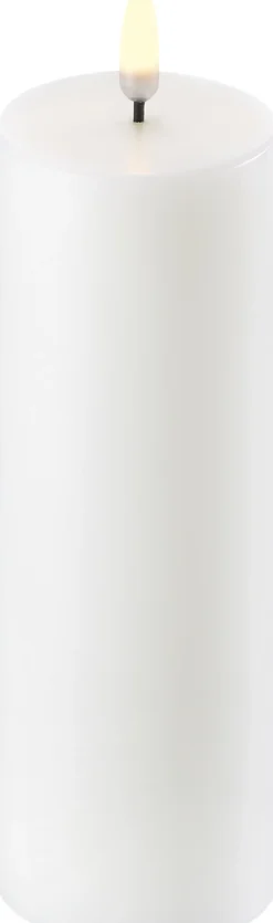 Uyuni Lys & Lysestager|Elektriske Julelys<LED Pillar Candle - Nordic White - 5,8 x 15 cm