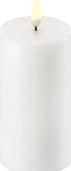 Uyuni Lys & Lysestager|Elektriske Julelys<LED Pillar Candle - Nordic White - 5,8 x 10 cm