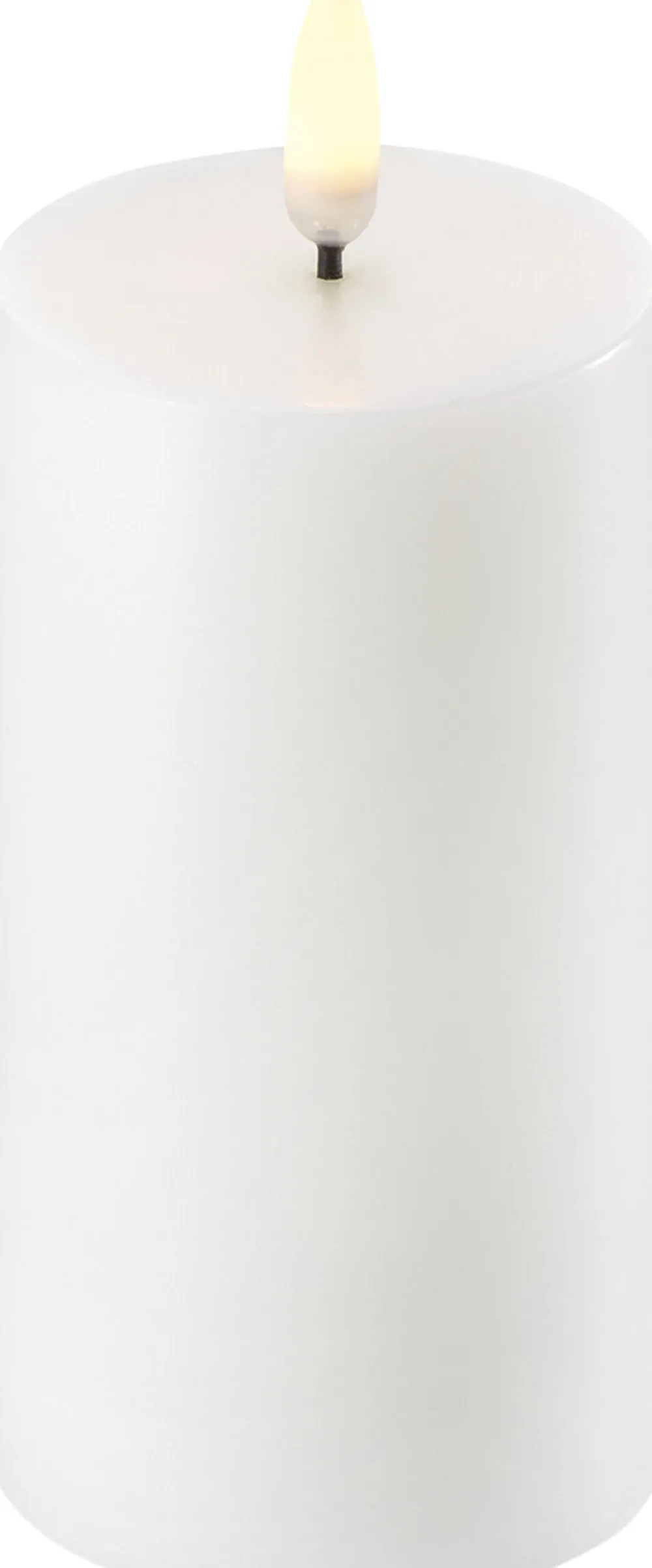 Uyuni Lys & Lysestager|Elektriske Julelys<LED Pillar Candle - Nordic White - 5,8 x 10 cm