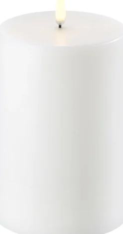 Uyuni Lys & Lysestager|Elektriske Julelys<LED Pillar Candle - Nordic White - 10,1 x 15 cm
