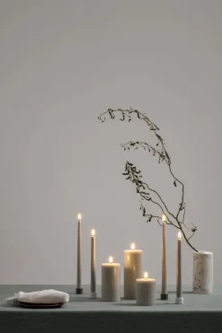 Uyuni Elektriske Julelys<LED pillar candle, Oyster Grey, Smooth, 7,8x15 cm
