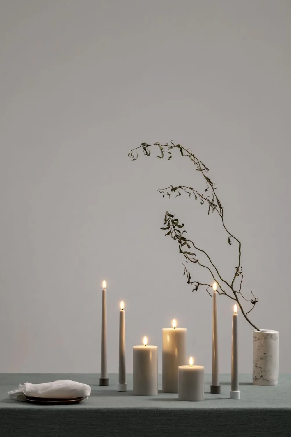 Uyuni Elektriske Julelys<LED pillar candle, Oyster Grey, Smooth, 7,8x15 cm
