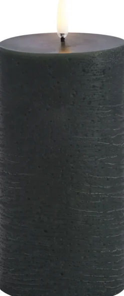 Uyuni Elektriske Julelys<LED pillar candle, Pine green, Rustic, 7,8 x 15,2 cm 4/24