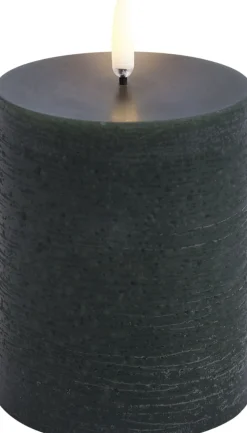 Uyuni Elektriske Julelys<LED pillar candle, Pine green, Rustic, 7,8 x 10,1 cm 4/24