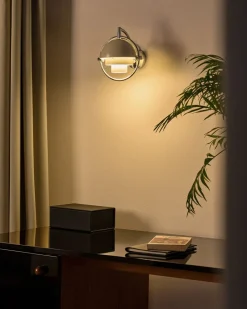 Gubi Væglamper<Multi-Lite Wall Lamp, EU Base: Chrome, Shade: White Semi Mat