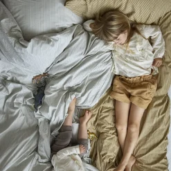 by KlipKlap Sengetøj & Lagner<Sengetøj voksen Alfred stripe moon grey
