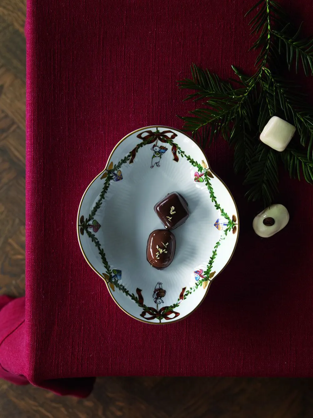 Royal Copenhagen Skåle & Fade<Stjerne Riflet jul fad 17,5cm