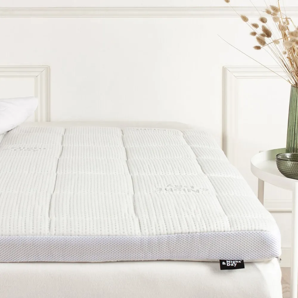 Night & Day Madrasser<Topmadras Cepheus med memory foam Hvid