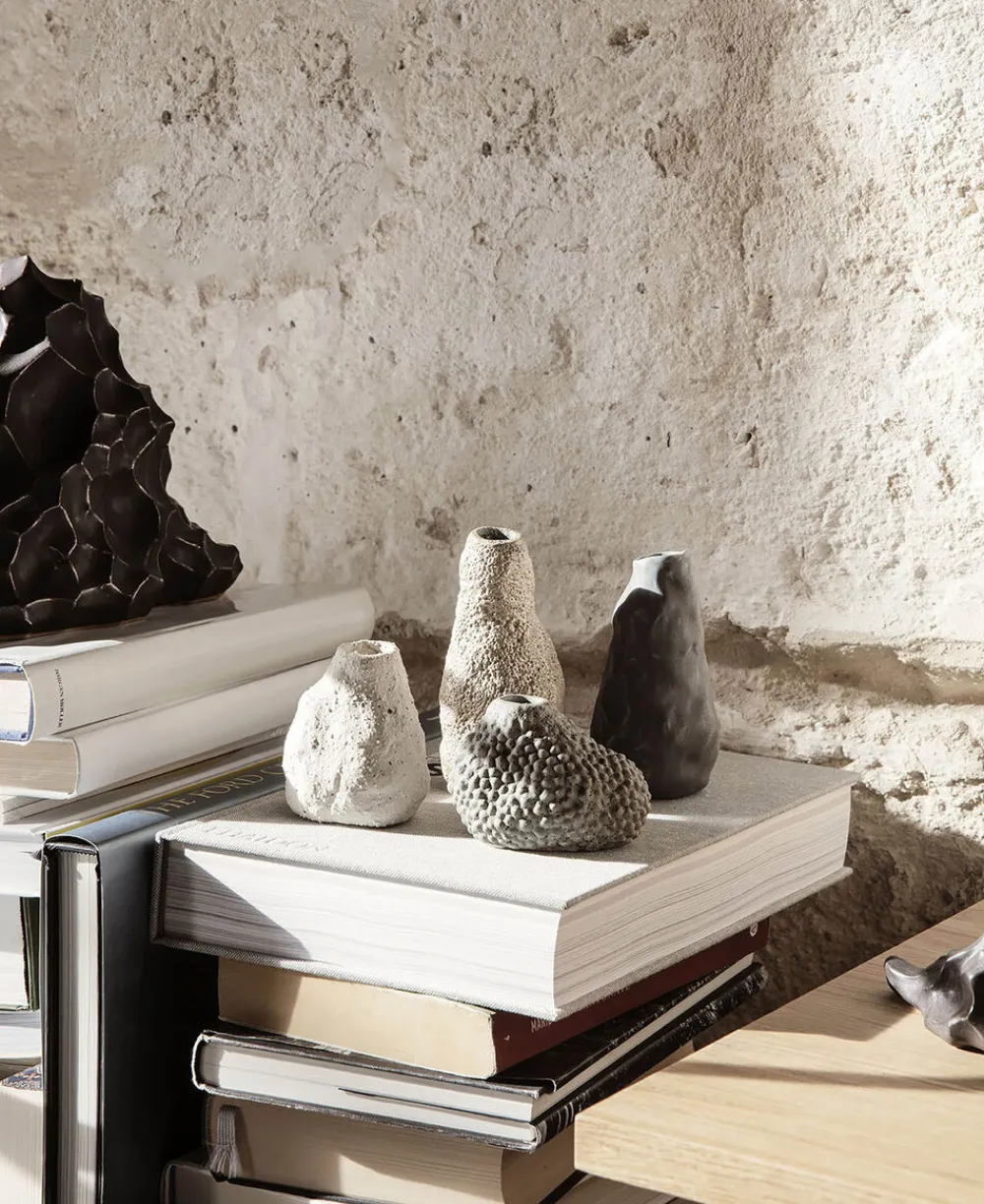 Ferm Living Vaser & Urtepotteskjulere<Vulca Mini Vase - Off-white stone